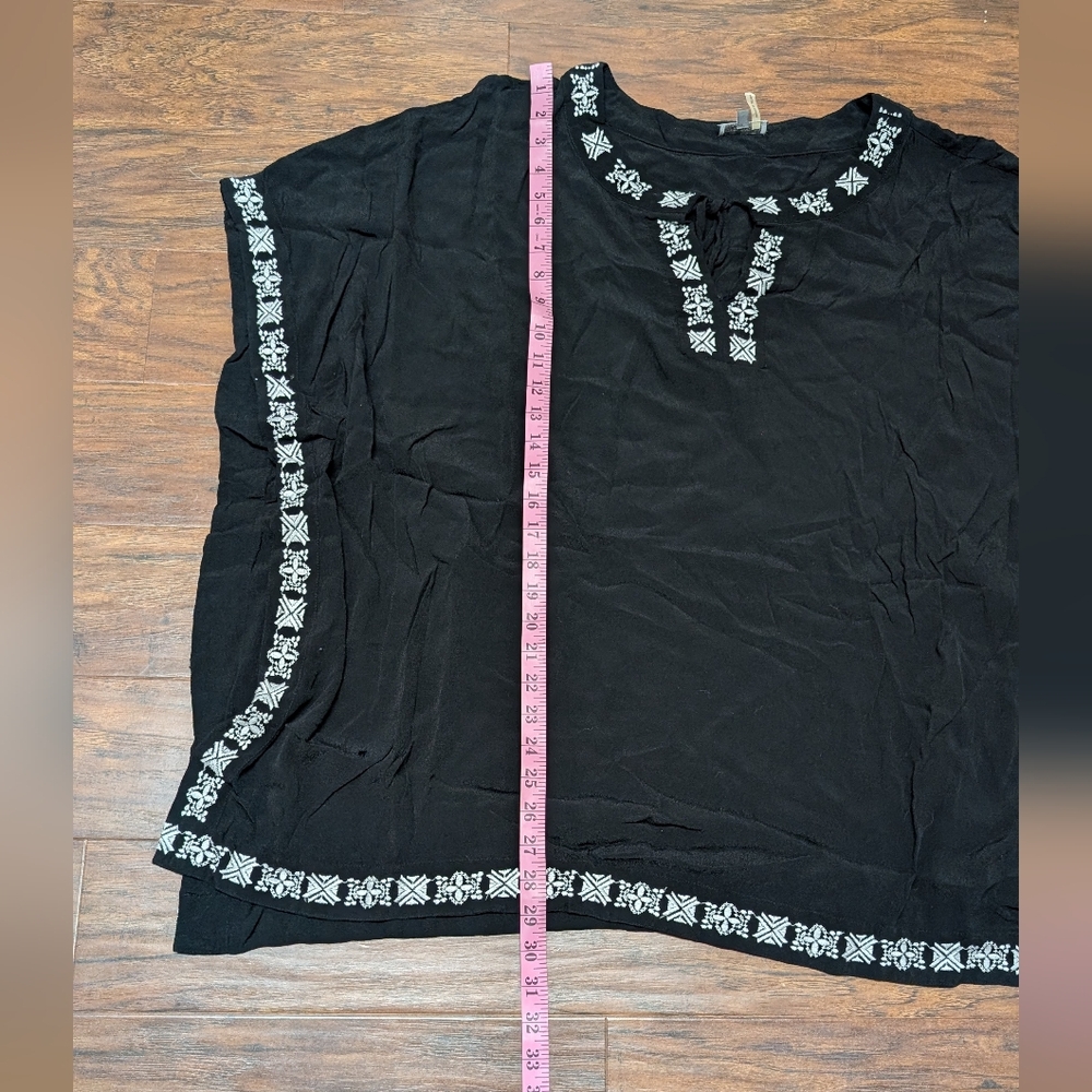 Vince Camuto Swim Cover Up Black with White Embroidery - Picture 7 of 7